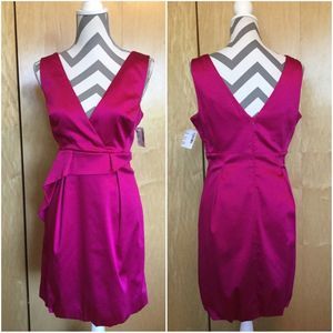 Phoebe Sleeveless V-Neck Cocktail Dress